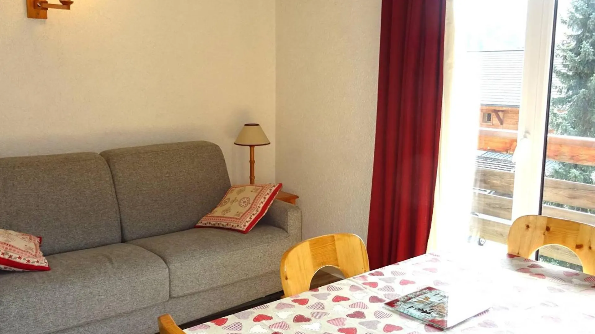 Les Gets - 2 Pieces Renove, 5 Pers, Centre, Confort, Garage, Pied Des Pistes Et Commerces - Fr-1-802-79 contacts